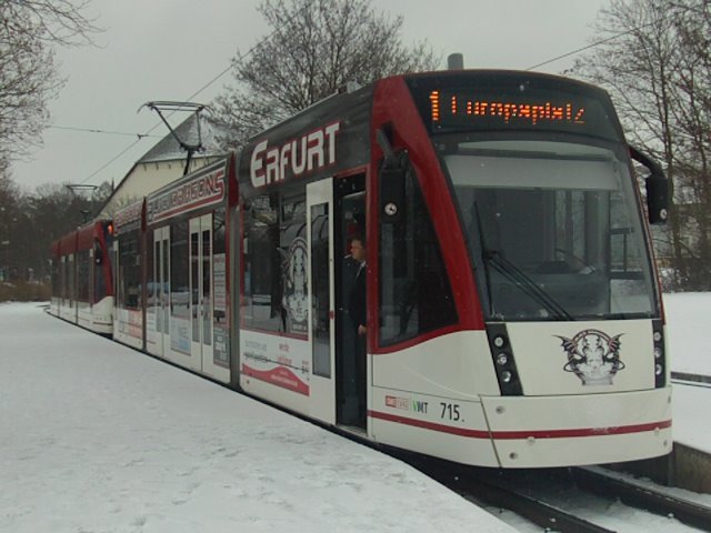 Welche Straßenbahn fährt zur Thüringenhalle Erfurt?